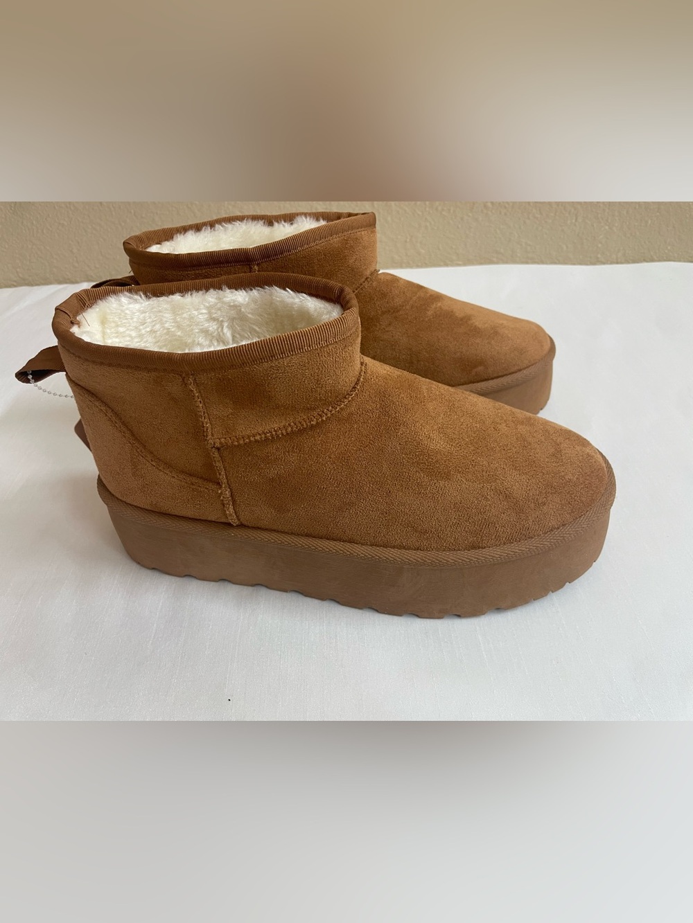 Olivia & Kate Women’s Chestnut Platform Ankle Boots
Size 10